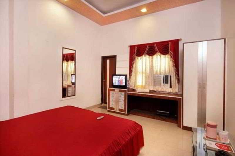 Hotel Mandakini Palace Kanpur Exterior photo